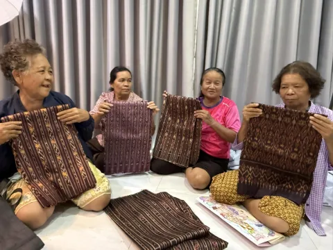 เด่นไหมไทย